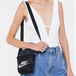 Nike heritage xs crossbody